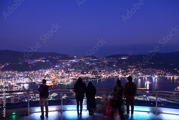 Obraz 長崎の夜景を稲佐山から鑑賞する人々