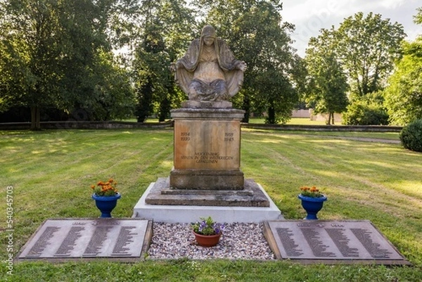 Obraz Ehrenmal im Schlosspark Mückenberg in Lauchhammer