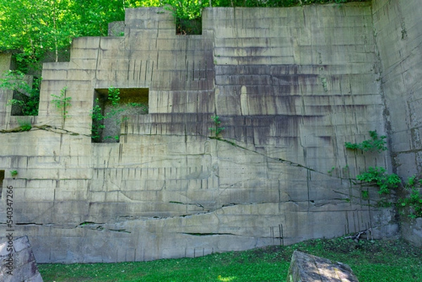 Obraz ひび割れて穴の開いた壁