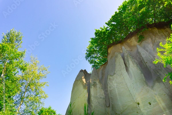 Obraz 岩でできた山と青空