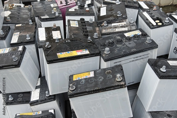 Fototapeta 積み重ねて置かれた廃バッテリー