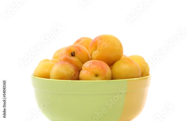 Obraz fresh apricots in the bowl on a white background