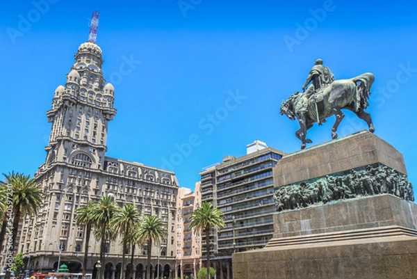 Obraz Independence square, Artigas Mausoleum and Salvo in Montevideo, Uruguay