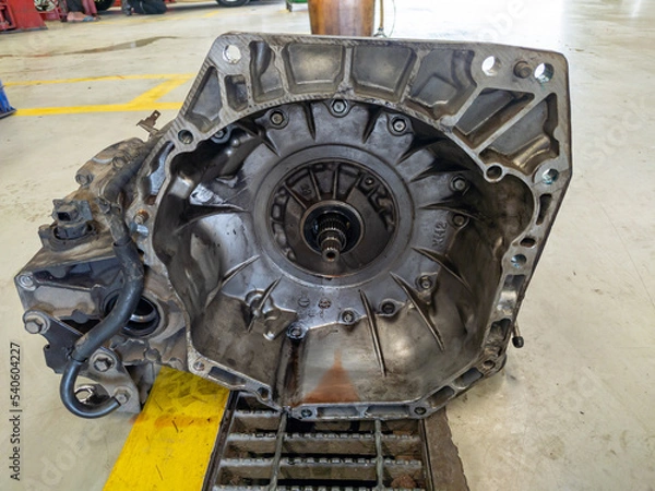 Obraz Automatic transmission or automatic transaxle being repaired at an auto repair shop