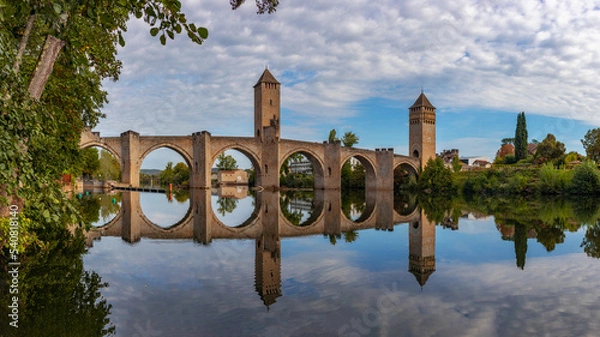 Obraz The Valentre Bridge is a 14th-century stone arched bridge over the River Lot in Cahors. Fortified with three towers with hinged loopholes, it is a bridge-fortress.