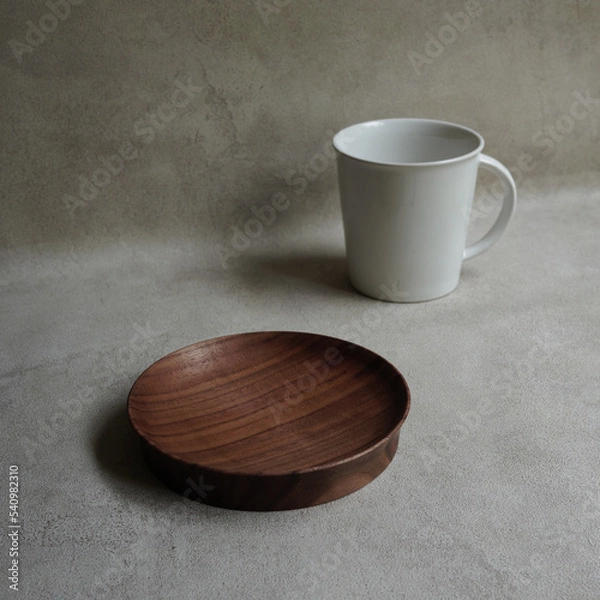 Obraz ウォルナット材の木皿とコーヒーカップ
