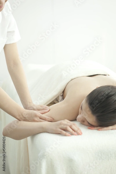 Fototapeta 腕をマッサージするエステティシャン