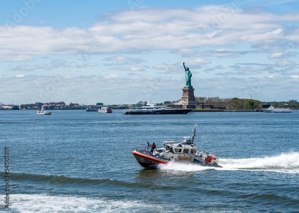 Obraz U.S. Coast Guard Response Boat - Medium and Statue of Liberty