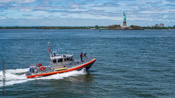 Obraz U.S. Coast Guard Response Boat - Medium and Statue of Liberty