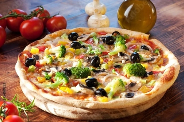Obraz pizza mit brokkoli und oliven