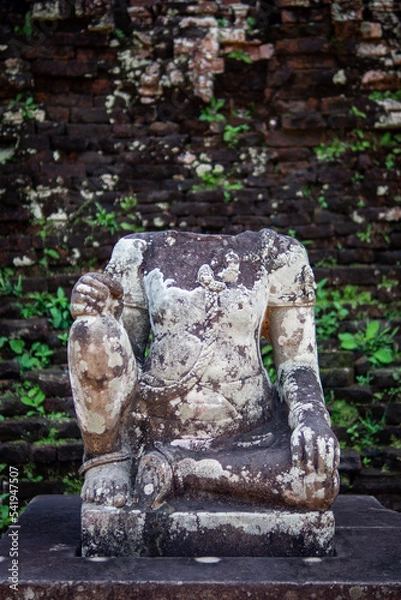 Fototapeta an old headless sculpture in a temple complex in vietnam