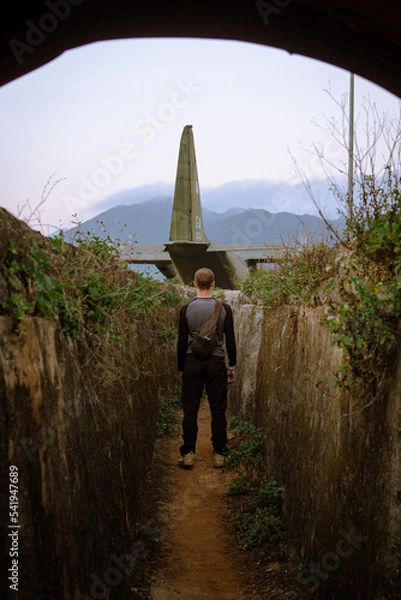 Fototapeta The man in the trenches looking at the plane in Vietnam