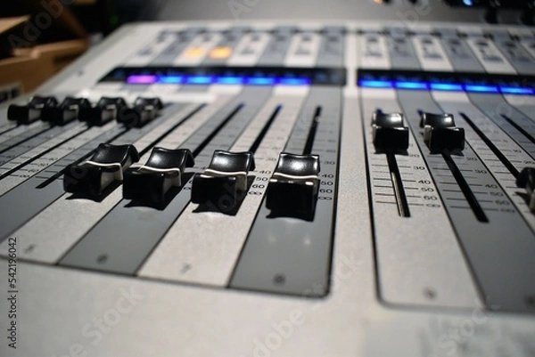 Obraz 音楽ホールの音響ミキサーPA