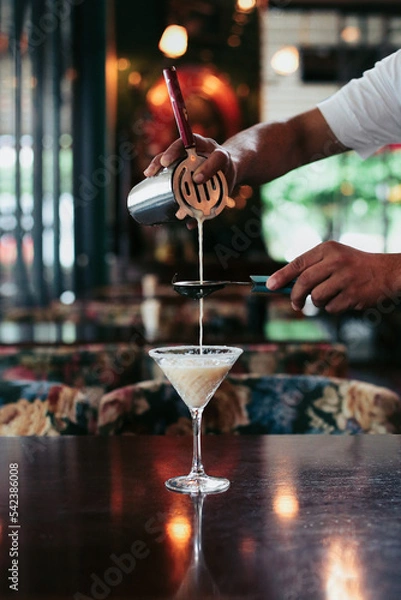 Fototapeta cocktail making and serving