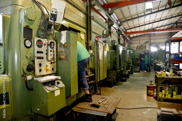 Obraz 最新の工作機械の組立工場。