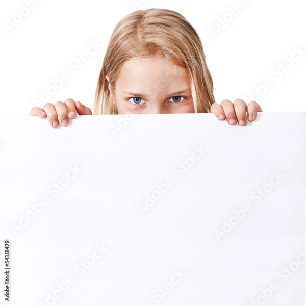 Fototapeta niña sujetando el letrero con espacio en blanco