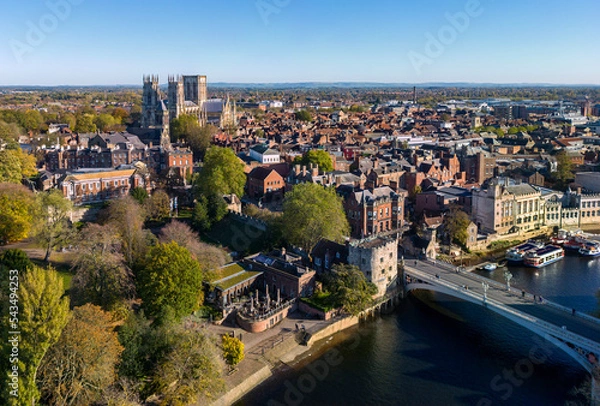 Fototapeta Aerial View of York Minster, rzeki Ouse i miasto York w Wielkiej Brytanii.