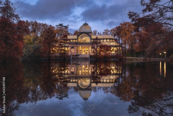 Fototapeta Crystal Palace with reflections in the water