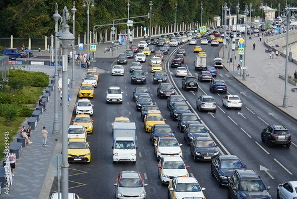 Fototapeta Traffic jam on Moskvoretskaya Embankment is major street, running along Moskva River. Moscow, Russia - August 28, 2022