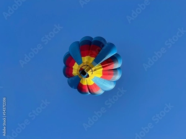 Fototapeta Mongolfiera colorata in volo