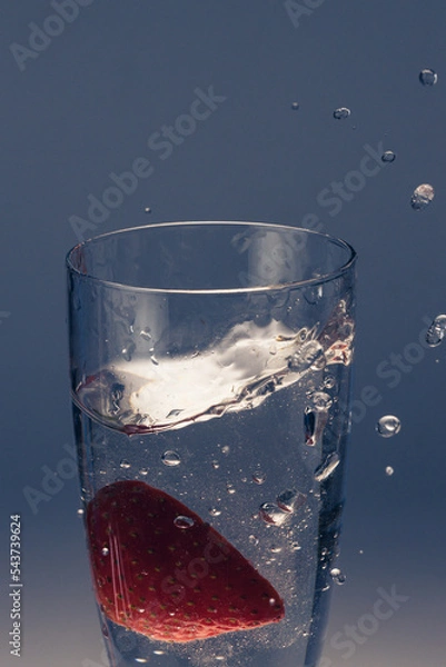 Obraz Erdbeere im Sektglas