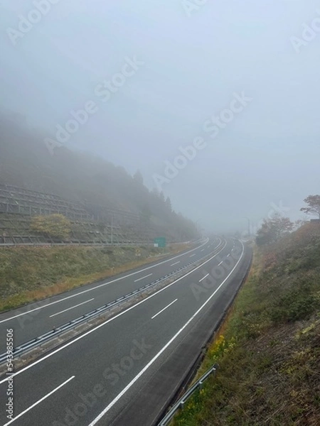 Fototapeta 濃霧で有名な京都縦貫道　由良川PA付近