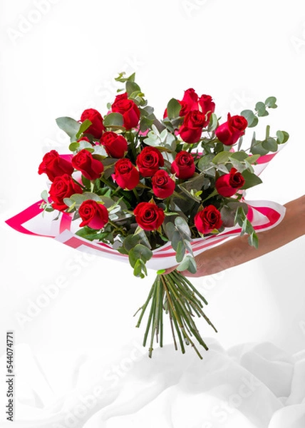 Fototapeta bouquet of red roses flowers isolated on white background with hand