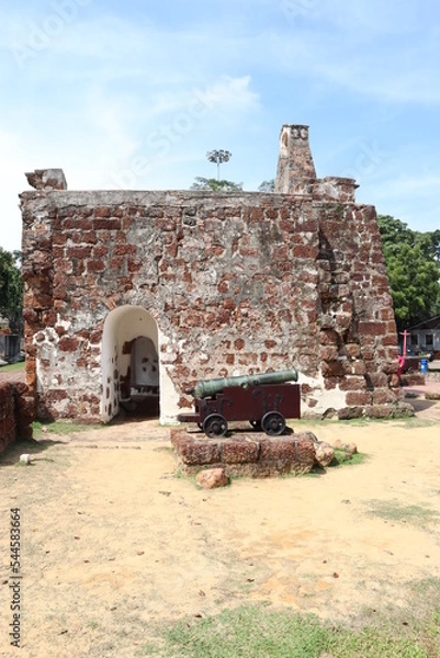 Fototapeta historical fort with a cannon in front 