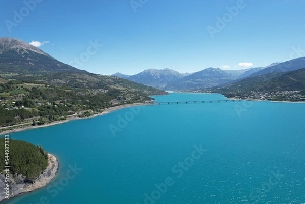 Fototapeta lac de serre ponçon vue drone 