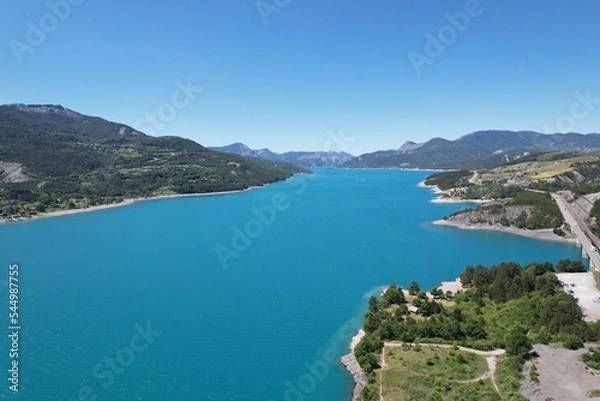 Fototapeta lac de serre ponçon vue drone