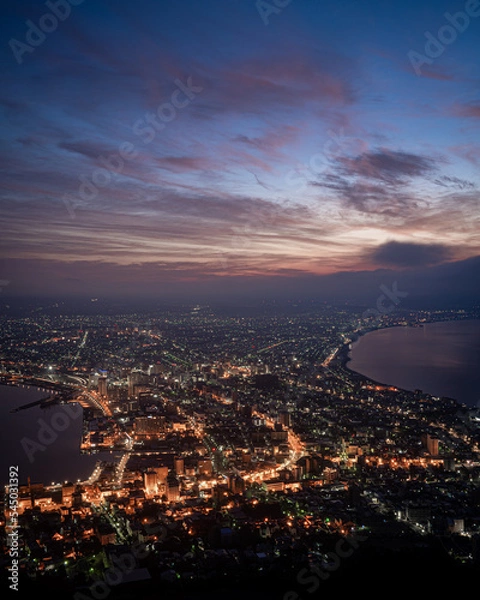 Obraz 北海道　函館市　函館山展望台から見た朝焼け　朝夜景　