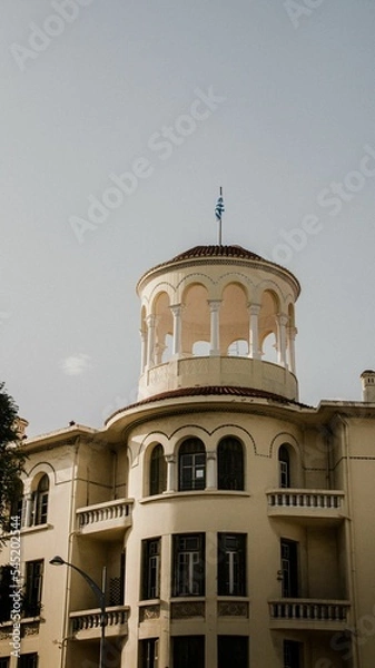 Fototapeta Vertical shot of the YMCA building YMCA square in Thessaloniki, Greece under gray sky