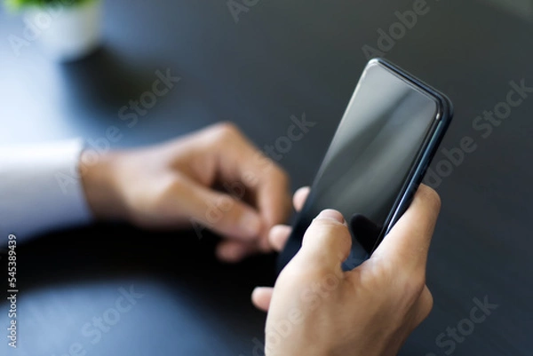 Fototapeta スマートフォンを操作する人の手元　a man touching a smartphone
