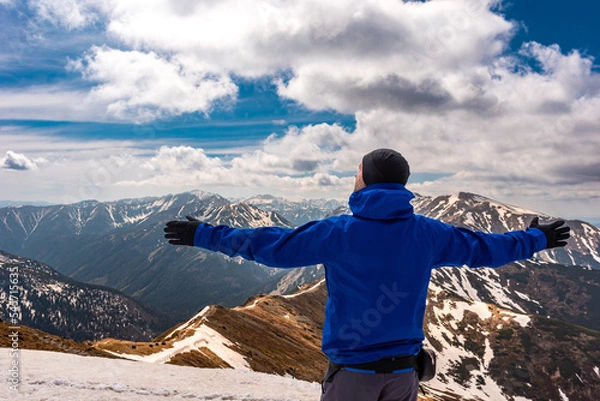 Fototapeta A man with open arms in the mountains