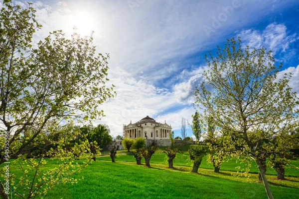Obraz Villa Almerico Capra known as La Rotonda is a Venetian villa near Vicenza. It is one of the most famous and imitated buildings in the history of modern architecture