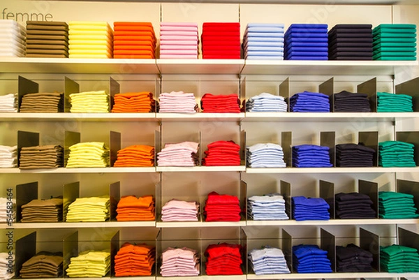 Obraz Składane ubrania w domu towarowym