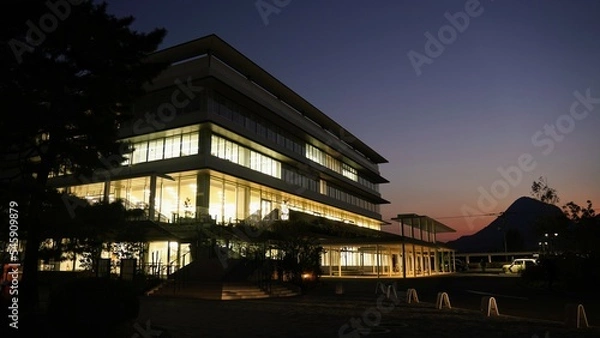 Fototapeta 夜の善通寺市役所【香川県善通寺市】