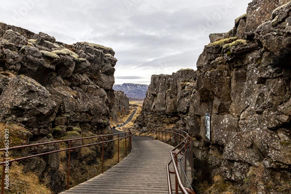 Obraz Path through Thingvellir in Iceland
