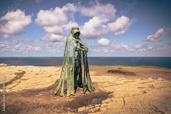 Obraz Tintagel - May 30 2022: Statue of the legendary King Arthur in the ancient town of Tintagel in Cornwall, England.