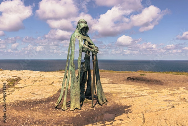 Obraz Tintagel - May 30 2022: Statue of the legendary King Arthur in the ancient town of Tintagel in Cornwall, England.