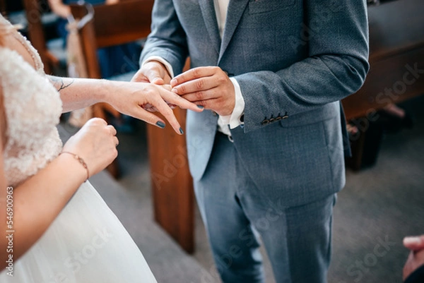 Obraz Ringtausch eines Brautpaares in der Kirche