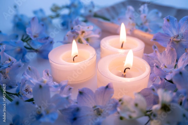 Fototapeta ろうそく　アロマセラピー　花　リラックス　スパ　癒し　美しさ　淡い色