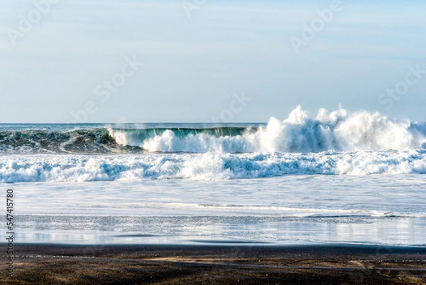 Obraz waves crashing on the beach