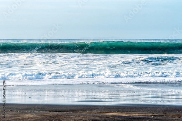 Obraz Waves forming a water wall