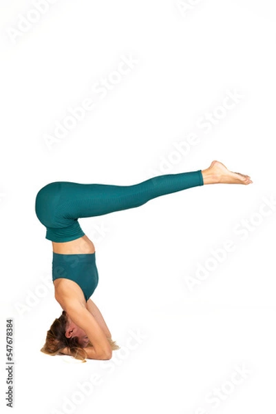 Obraz Ragazza pratica yoga in studio 