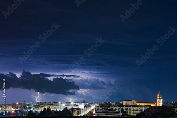 Obraz Fulmini con paesaggio urbano