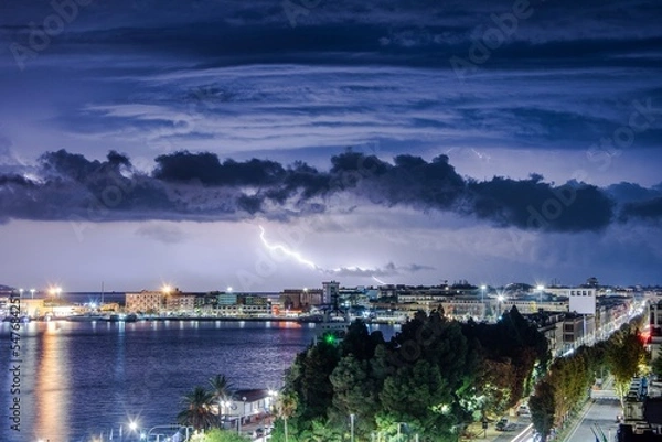 Obraz Fulmini con paesaggio urbano