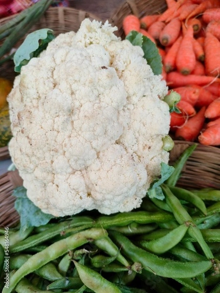 Fototapeta Cauliflower in market with beans and carrot