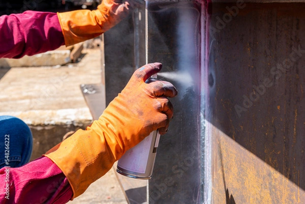 Fototapeta Use Developer Sprays into the welded to pull the liquid penetrant from the defect for interpretation defects on welded, Non-Destructive Testing (์NDT) with process Penetrant Testing (PT).
