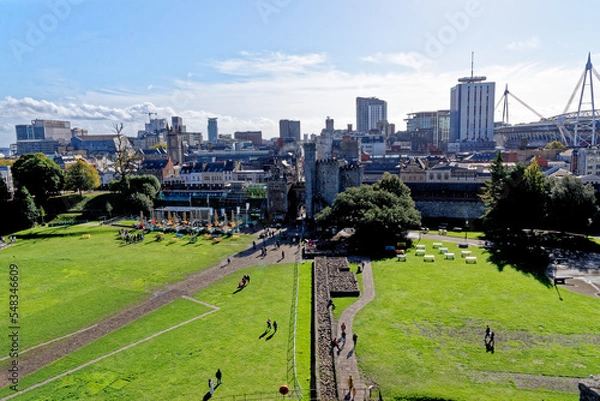 Obraz Cardiff Castle and the Millennium Stadium - Wales